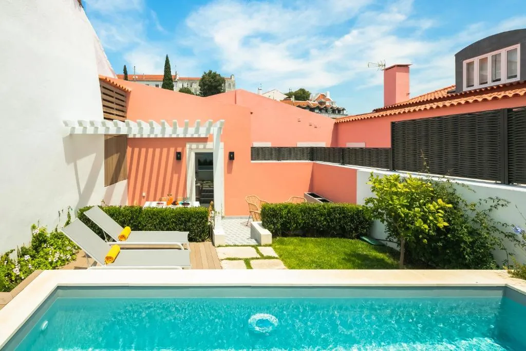 Luxurious, Private Garden and Heated Swimming Pool by Courtesy Morning, Lisabona, Portugalia