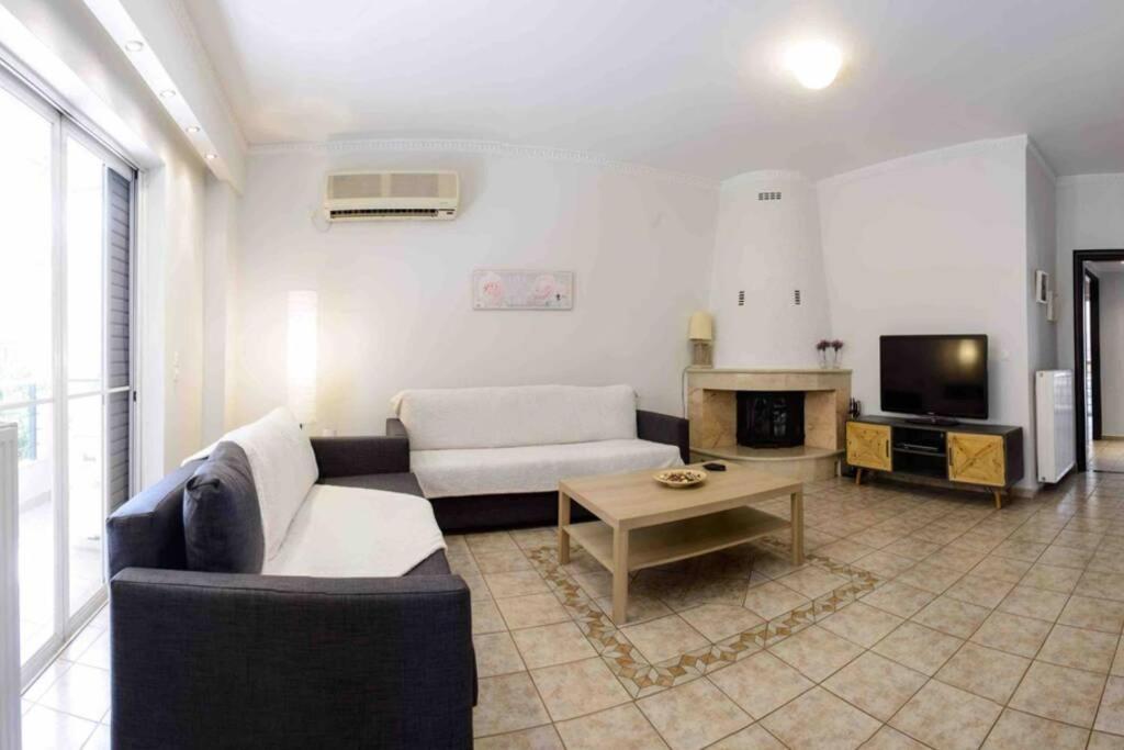 Posezení v ubytování 50 M Kerameikos Metro Cosy Luxury Apartment