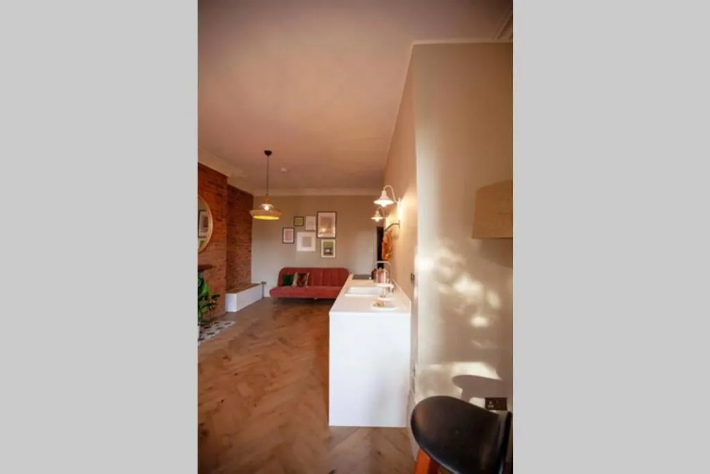 Spring House (E), Manchester, Marea Britanie