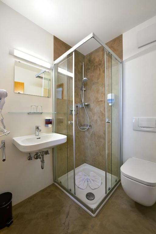 Vico's Hotel & Restaurant Asperg - Double Room With Private Bathroom