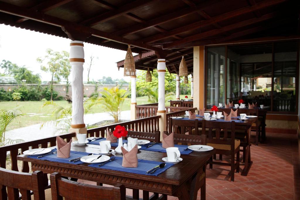Restaurace v ubytování Green Park Chitwan