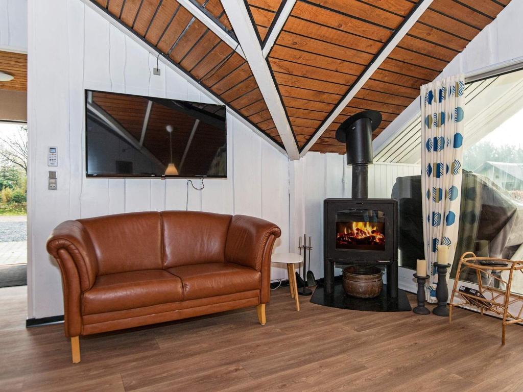 TV a/nebo společenská místnost v ubytování Holiday home Ansager XII