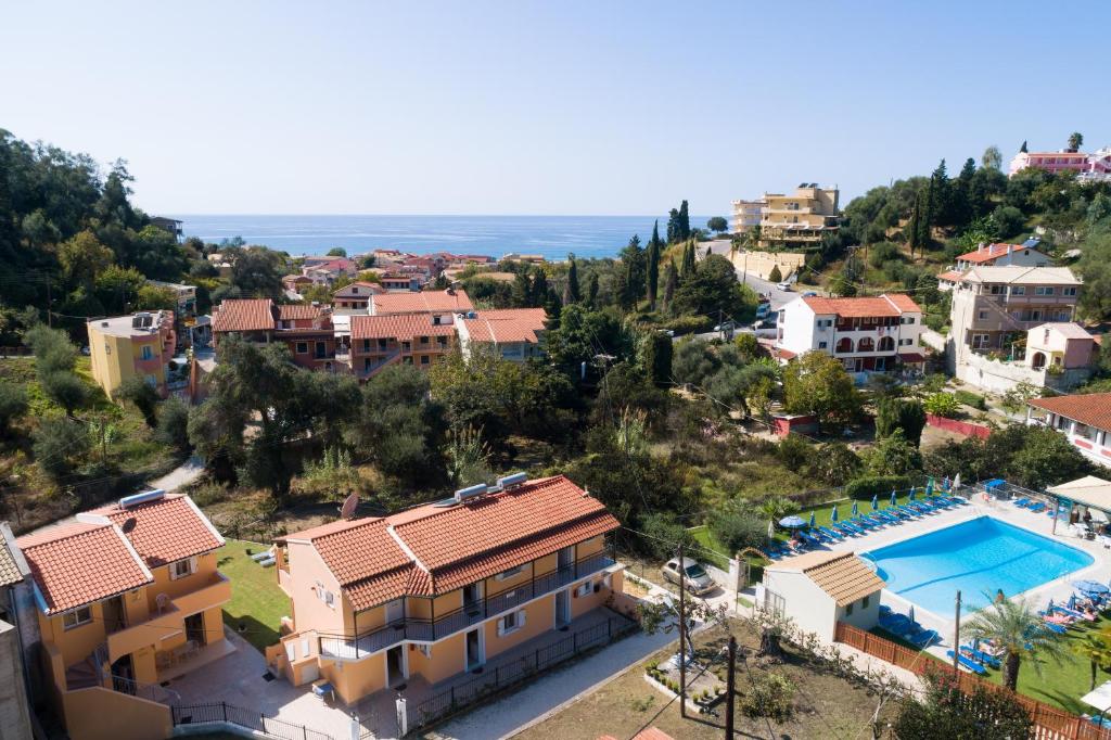 Bazén v ubytování Odysseus Apartments By Hotelius nebo v jeho okolí