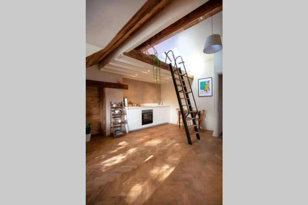 Spring House (G), Manchester, Marea Britanie