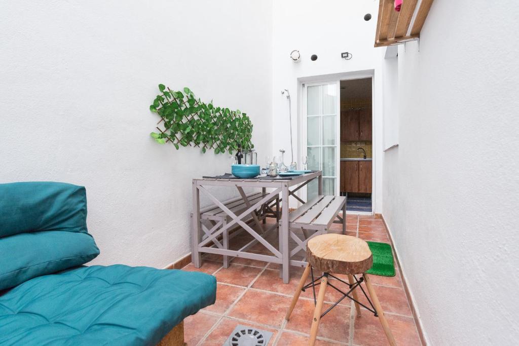Zdjęcie z galerii obiektu GR0-Quiet apartment, Private backyard, Walk to Old Town w Maladze