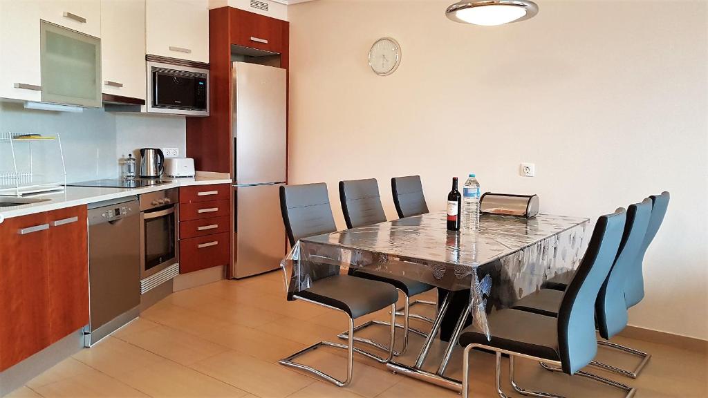 Kuchyňa alebo kuchynka v ubytovaní Okeanos fantastic 2 bedrooms VR-PN