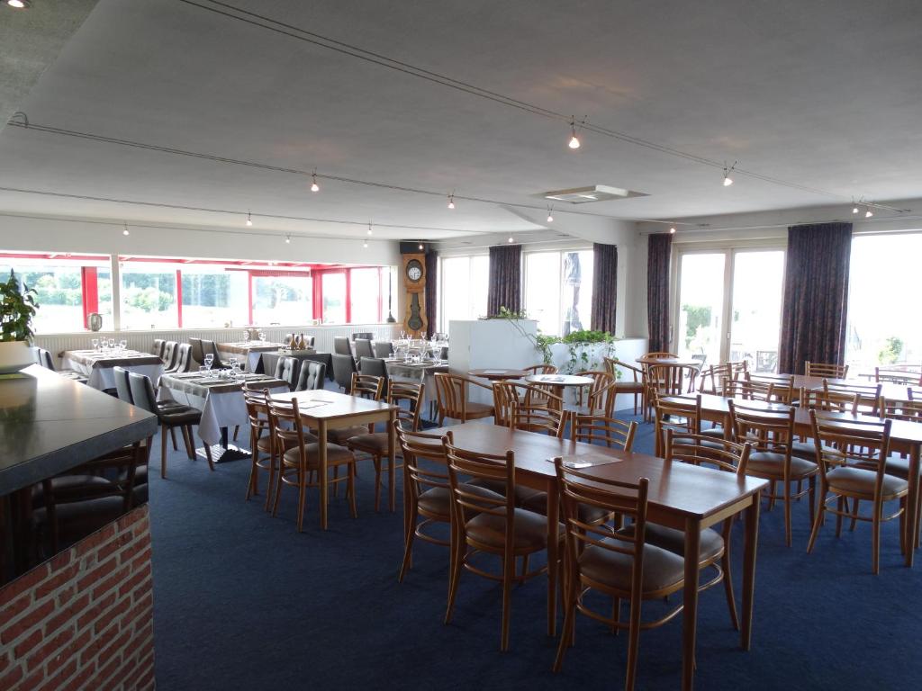 Restaurace v ubytování Vakantieverblijf Berg en Dal
