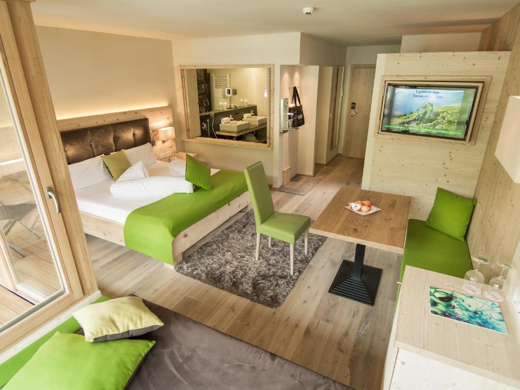 Posteľ alebo postele v izbe v ubytovaní Alpin Juwel - Lifestyle und Biohotel
