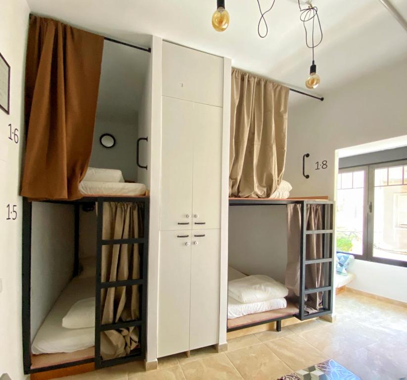 Postel nebo postele na pokoji v ubytování Hostel Numero Trece - FREE towels, coffee & tea, remote check-in