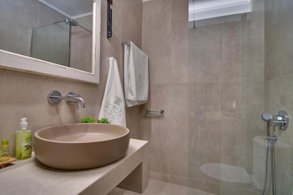 Frontzu Politia - 16