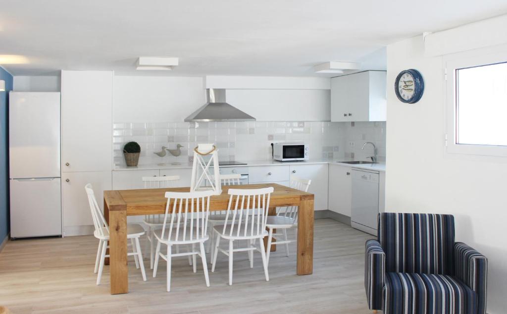 Kuchyňa alebo kuchynka v ubytovaní Villa La Costa - 3 apartamentos turísticos