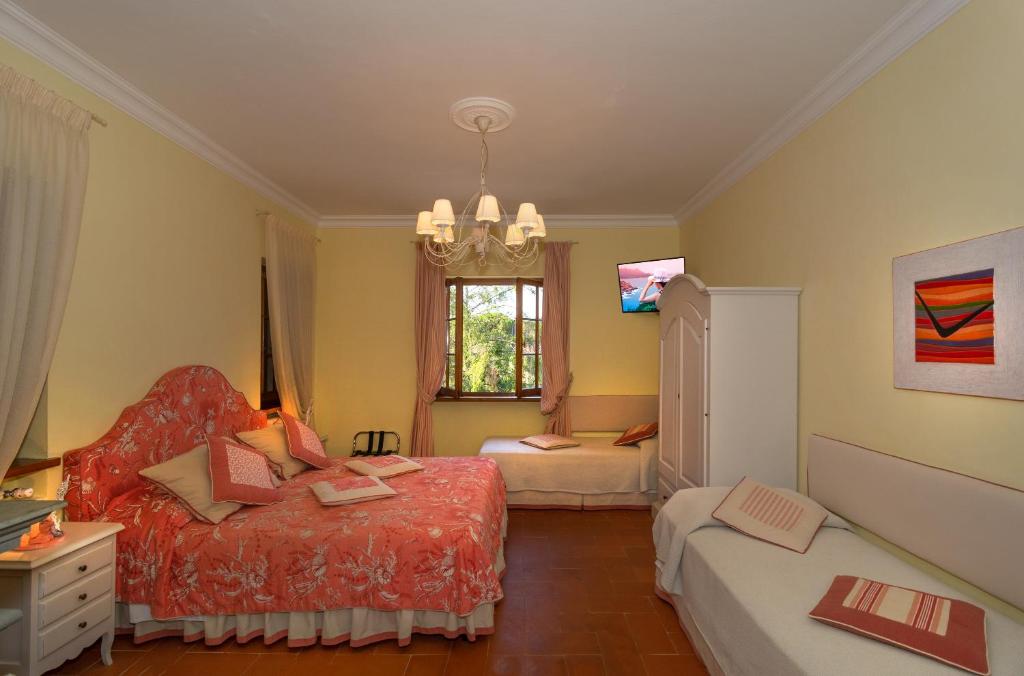 A bed or beds in a room at Villa Il Fortino