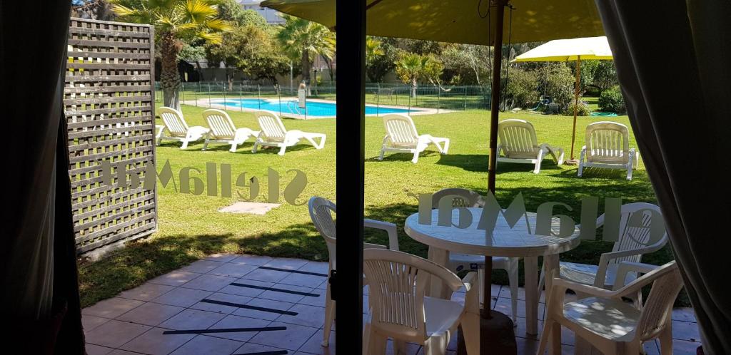 Bazén v ubytování Stellamar Apart Hotel nebo v jeho okolí