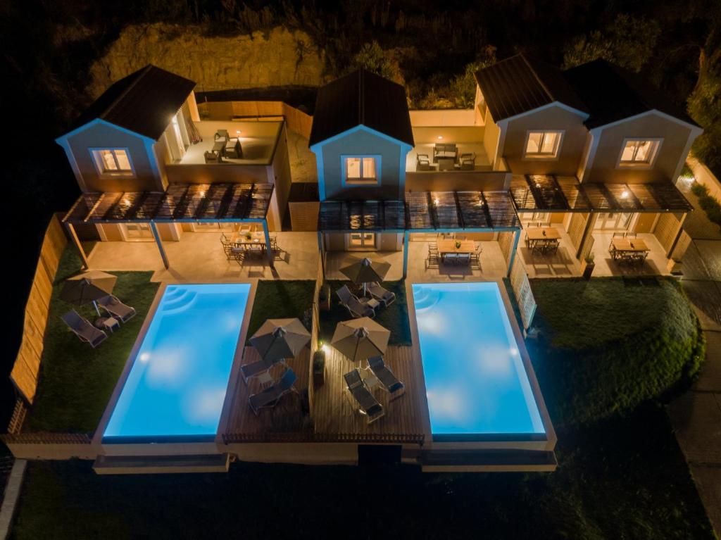 Bazén v ubytování Reiki Villas Erikousa nebo v jeho okolí