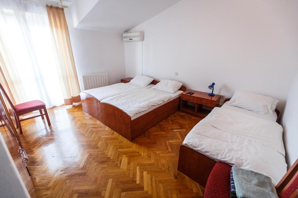 Postel nebo postele na pokoji v ubytování Guesthouse Varnica