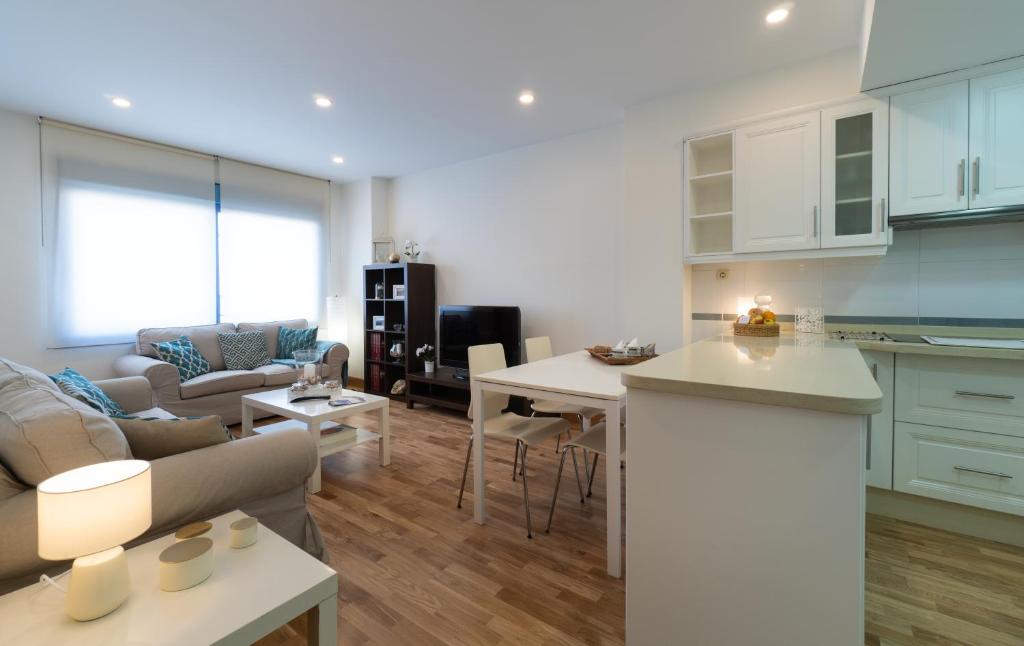 Holidays & Home Malaga Centro MariaZambrano- Parking Gratis