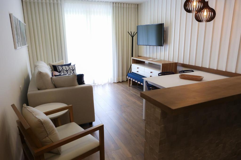 Uma TV ou centro de entretenimento em Hotel do Bosque ECO Resort