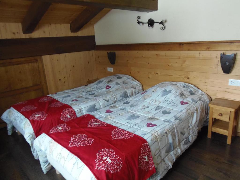 Voodi või voodid majutusasutuse Chalet l'aubépine résidence B&B toas