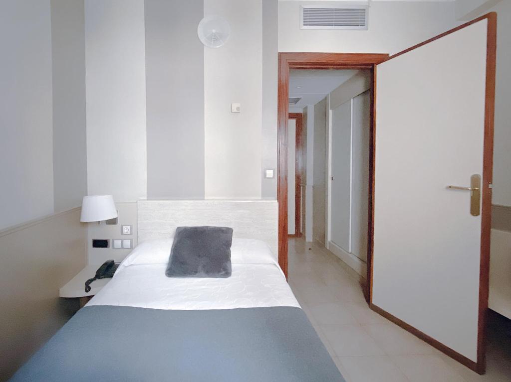 Postel nebo postele na pokoji v ubytování Hotel Rio Arga