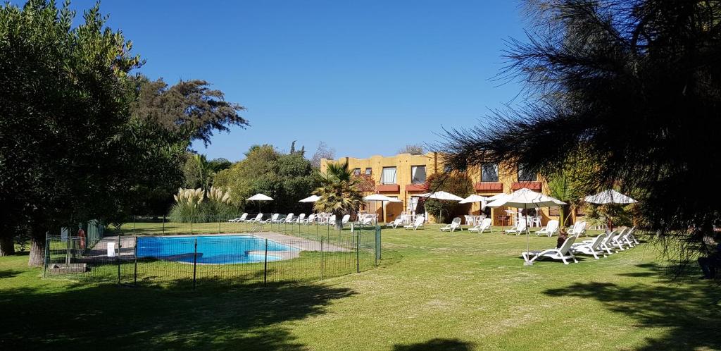 Bazén v ubytování Stellamar Apart Hotel nebo v jeho okolí