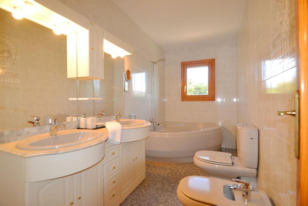 Koupelna v ubytování Caricuao house