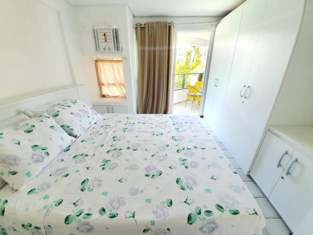 Cama ou camas em um quarto em FLATS APARTAMENTO ANCORAR em Porto de galinhas com cozinha