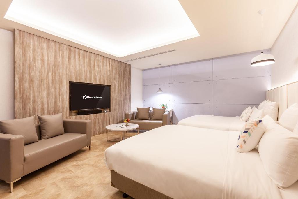 TV a/nebo společenská místnost v ubytování Six Star Motel-Zhongli