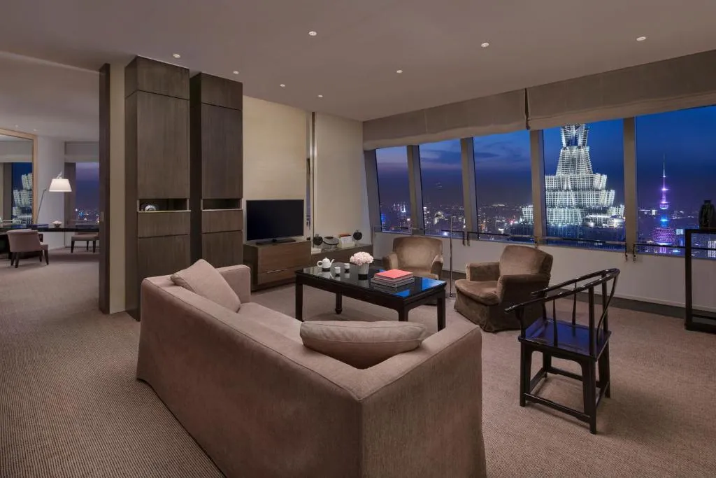 King Suite with Panoramic Bund View and Lounge Access