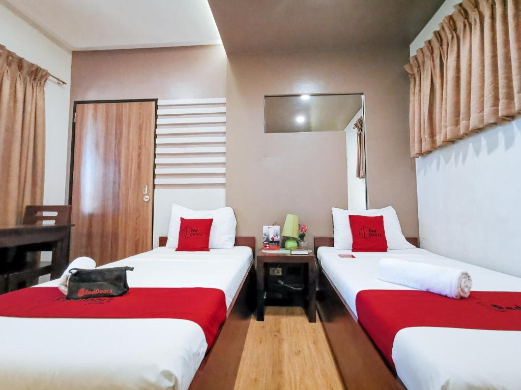 Postel nebo postele na pokoji v ubytování RedDoorz Plus near Robinsons Place Gensan