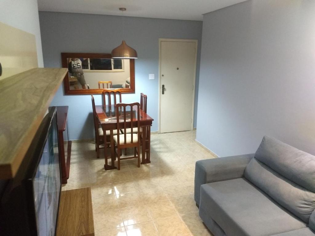  Apartamento Amplo. 1 quarto. 5 quadras da praia