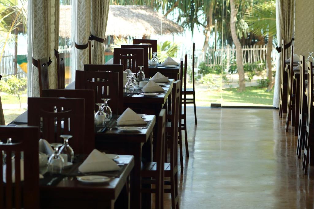A restaurant or other place to eat at Samudra Beach Resort
