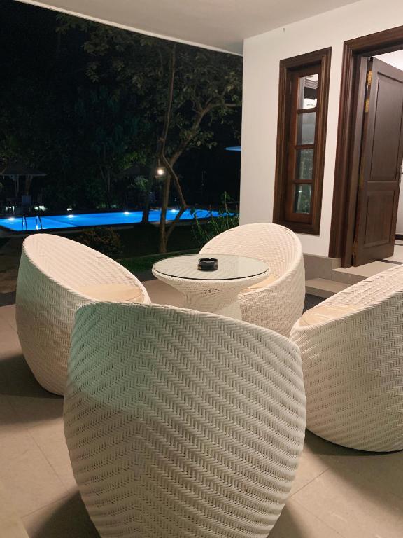 Bazén v ubytování Serenity Villa Digana nebo v jeho okolí