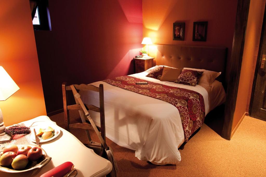 Postel nebo postele na pokoji v ubytování Le Gouverneur Hotel