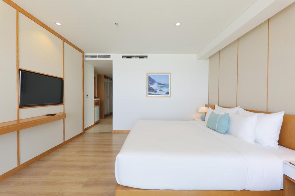 Premier Ocean View Double Suite with Balcony - Daily Spa Offer