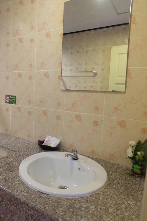 Koupelna v ubytování Baantonkhaokata Hotel