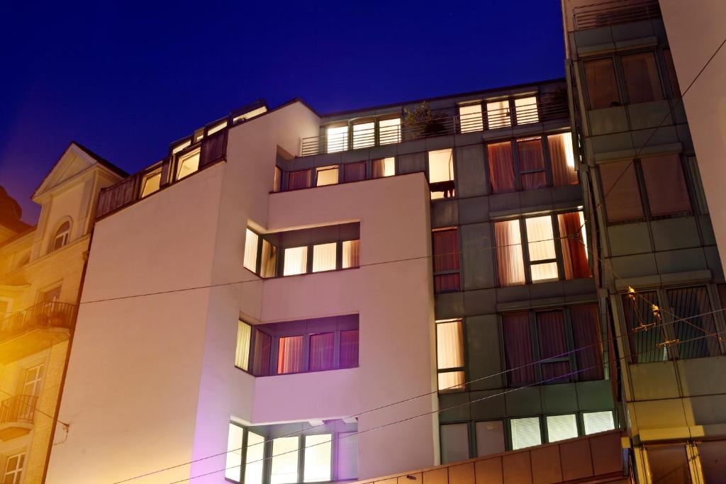 Ambassador Self Check-in Hotel - Resim 2