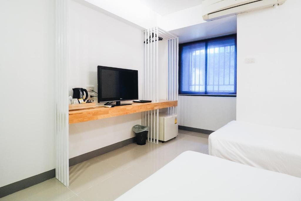 Loyy Hotel - Standard Twin Room