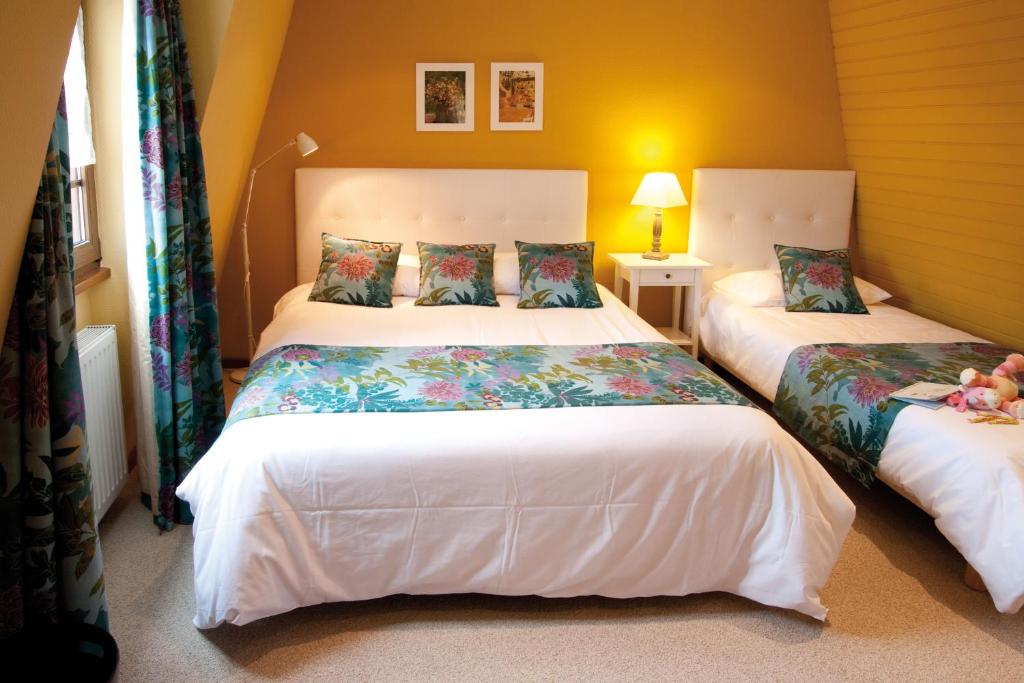 Postel nebo postele na pokoji v ubytování Le Gouverneur Hotel