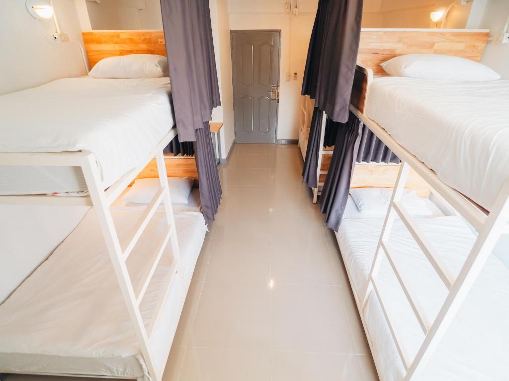 
6-Bed Mixed Dormitory Room
