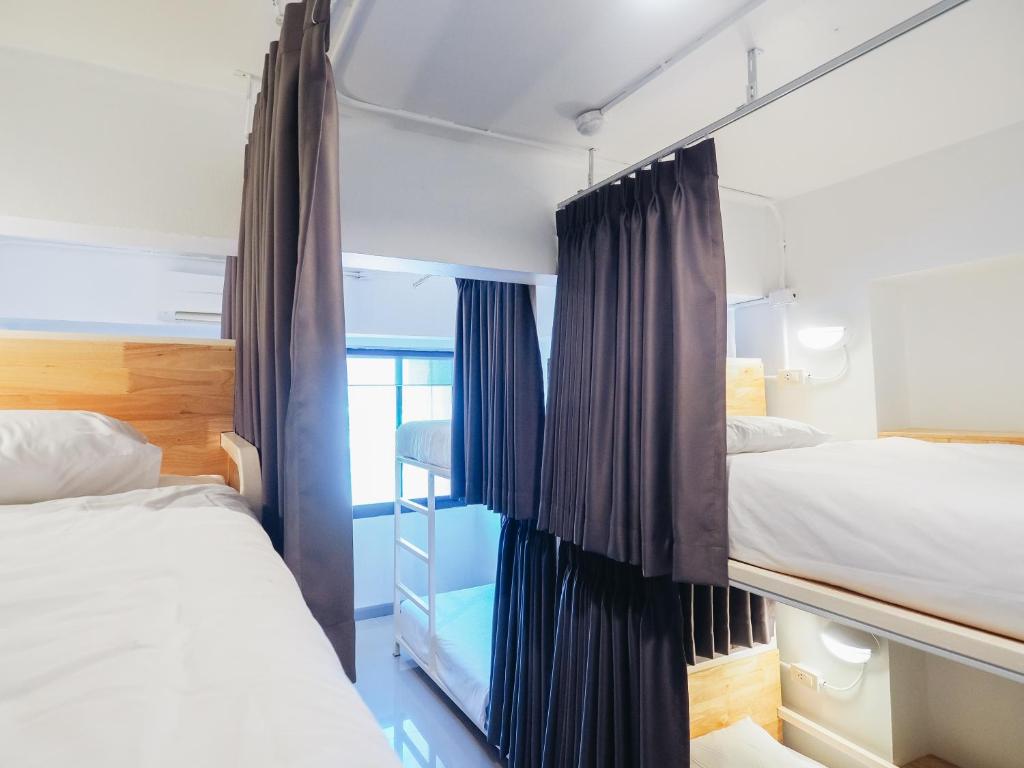 
8-Bed Mixed Dormitory Room
