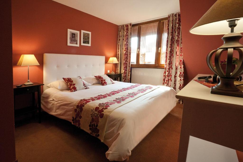 Postel nebo postele na pokoji v ubytování Le Gouverneur Hotel