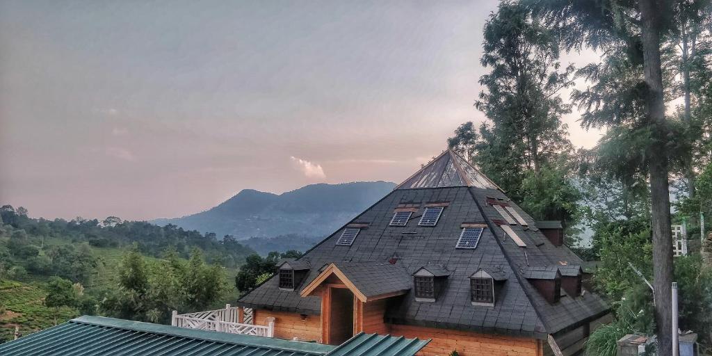 Nespecifikovaný výhled na hory nebo výhled na hory při pohledu z hostelu