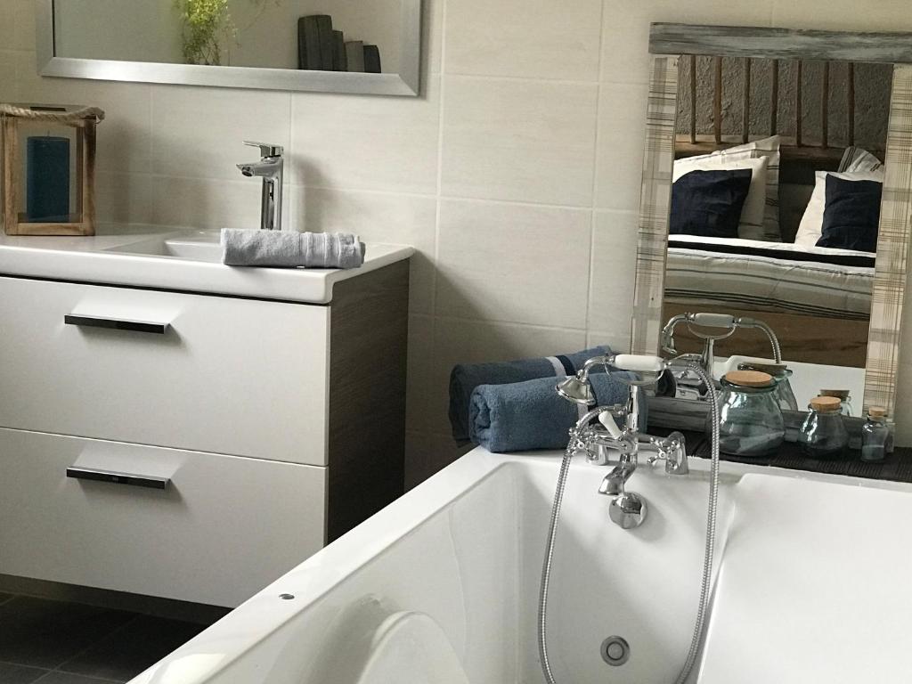 Matin de Saône - Suite With Pool View