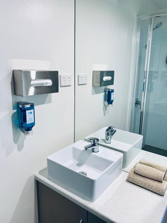 Adina Place Motel Apartments - Resim 3