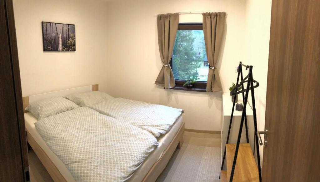Postel nebo postele na pokoji v ubytování Tále Apartmán 9, Lúčnica, Chopok juh
