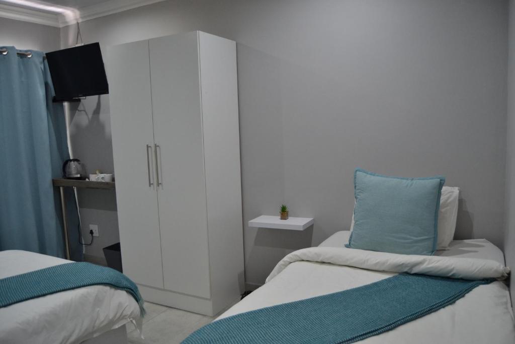 Postel nebo postele na pokoji v ubytování African Sands Guesthouse LOAD SHEDDING FREE