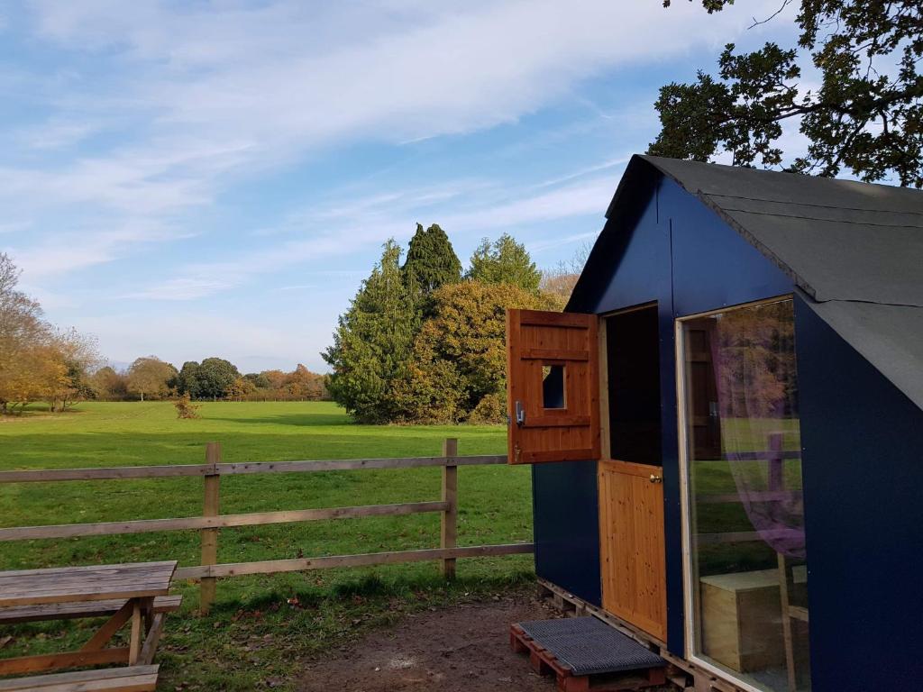 Fotografie z fotogalerie ubytování Bell Tent Glamping at Royal Victoria Country Park v destinaci Southampton