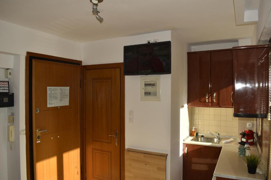 Kuchyňa alebo kuchynka v ubytovaní Kripis Studio Thessaloniki