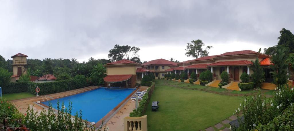 The swimming pool at or close to Cochichos Resort