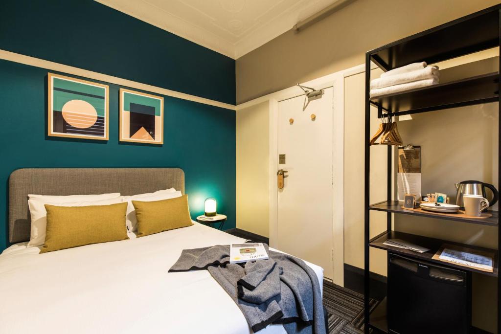 
Double Room with Shared Bathroom
